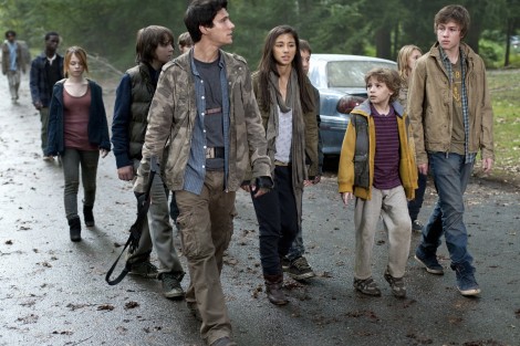 Falling Skies 106_17_Drew Roy Seychelle Gabriel Connor Jessup_PH Ken Woroner_18776_009_0780_R