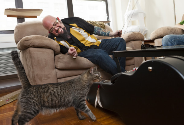Jackson Galaxy with Olive in New York City — Photo courtesy of Keith Barraclough / Animal Planet